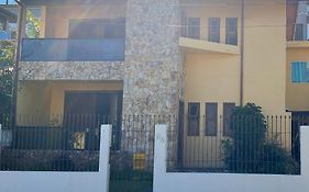 Apartamento no Andar Inferior na Praia da Vila em Imbituba